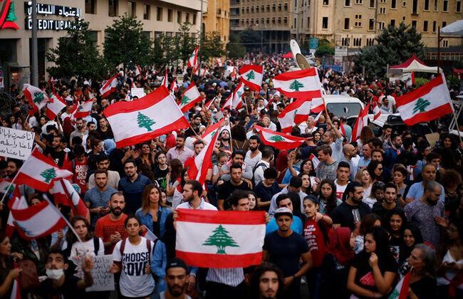 بازخوانی 14 روز اعتراض در لبنان، ارتش برای بازگشایی راهها تلاش می کند